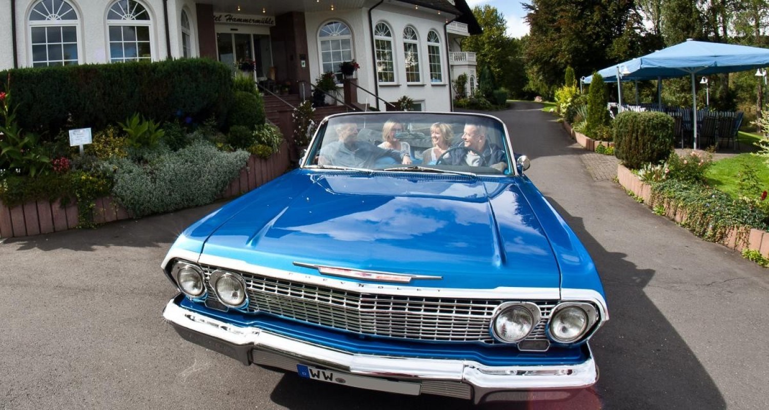 Oldtimer Chevrolet Impala Cabrio Tour mit Freunden