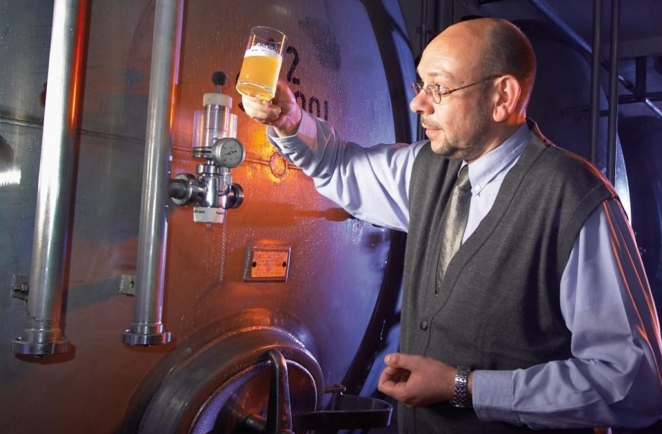 Brauer am Tank - Hachenburger Brauerei