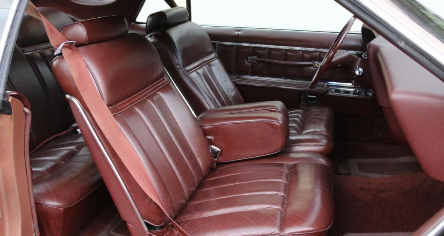 Oldtimer Lincoln Continental Mark V Vordersitze