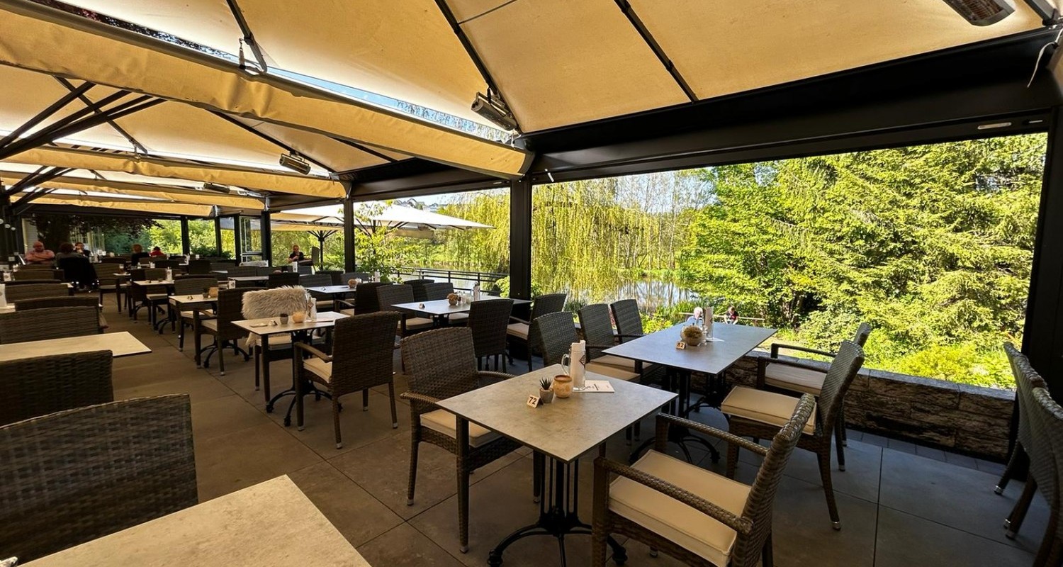 Biergarten mit Blick auf den See