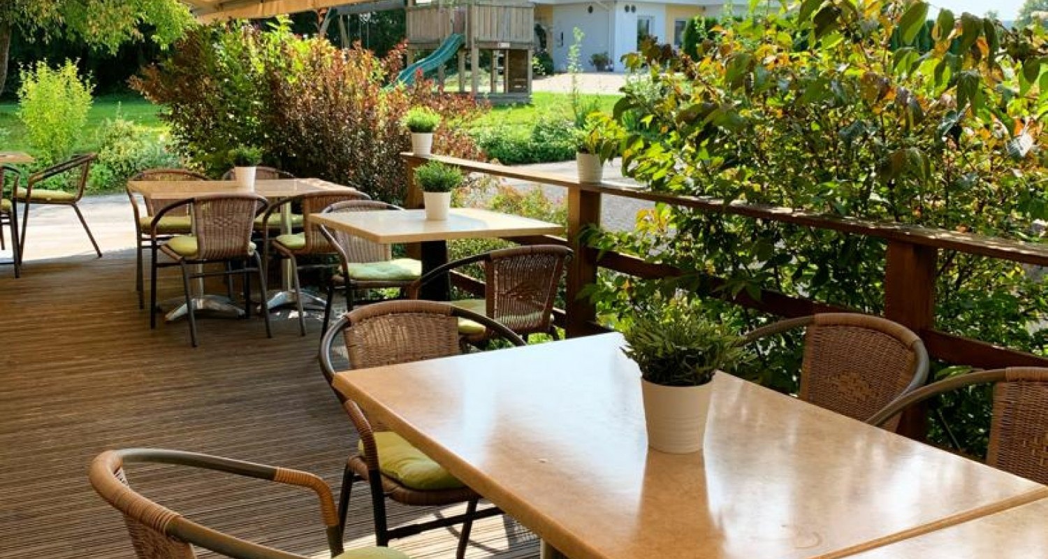 Große Sonnenterrasse