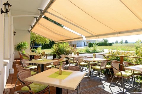 Sonnenterrasse mit Naturpanorama