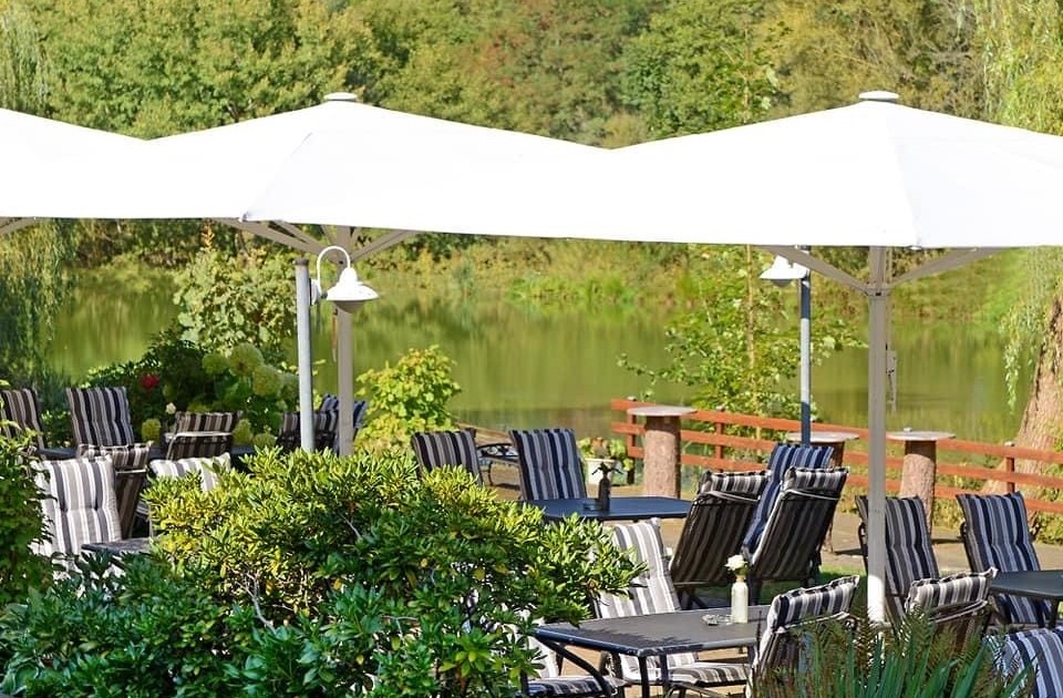Biergarten direkt am See