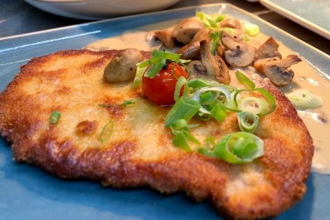 Schnitzel mit Pfefferrahmsoße