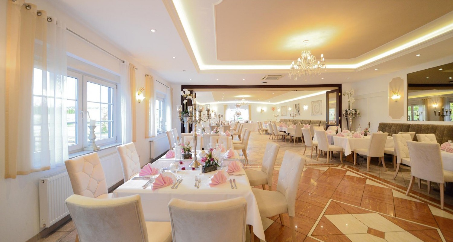 Festsaal eingedeckt seitlich