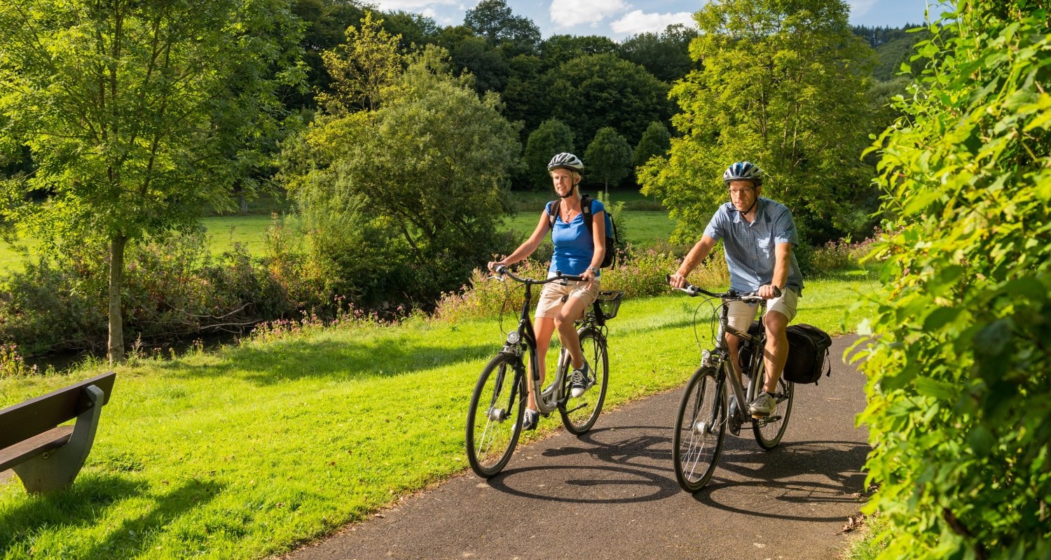 Die Aussicht auf dem Wied-Radweg genießen